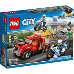 Lego City 60137 Побег на буксировщике цена и информация | Конструкторы и кубики | pigu.lt