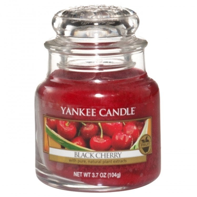 Aromatinė žvakė Yankee Candle Black Cherry, 104 g