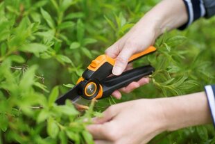 Секатор Fiskars PowerGear™ X, M цена и информация | Садовые инструменты | pigu.lt