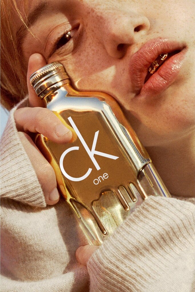 Tualetinis vanduo Calvin Klein CK One Gold EDT vyrams/moterims 50 ml цена и информация | Kvepalai moterims | pigu.lt