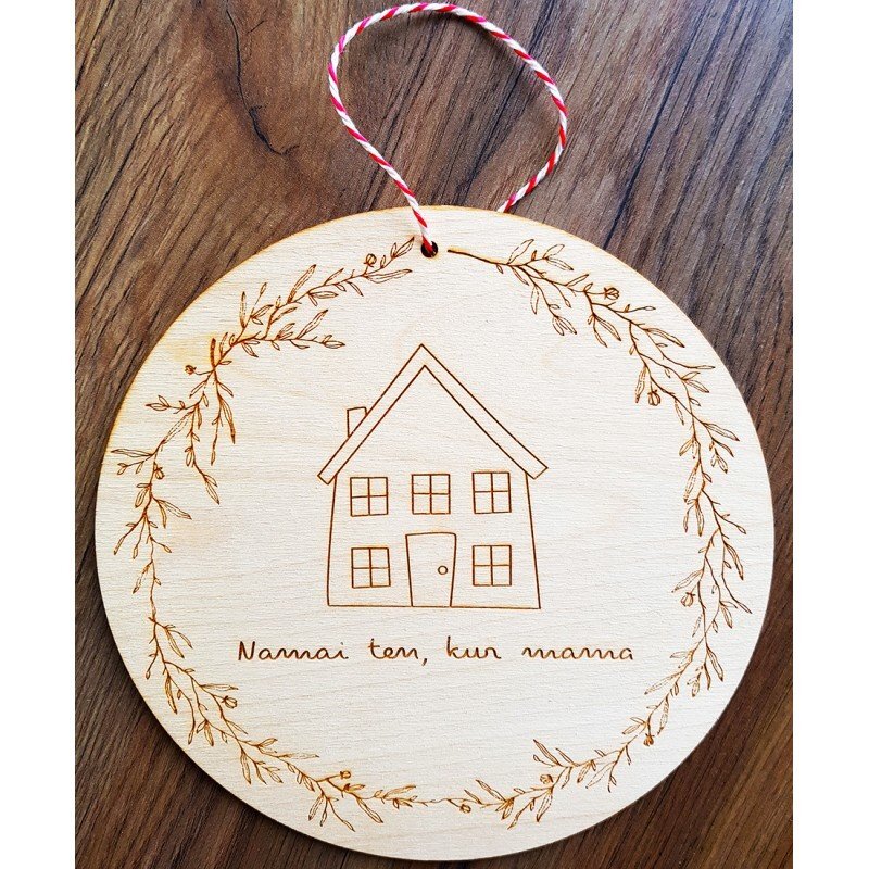 Graviruota medinė lentelė "Namai ten, kur mama" kaina ir informacija | Kitos originalios dovanos | pigu.lt