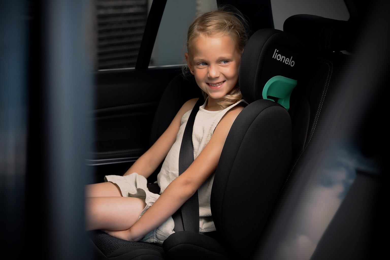 Automobilinė kėdutė Lionelo Hugo Isofix, 15-36 kg, leather black цена и информация | Autokėdutės | pigu.lt