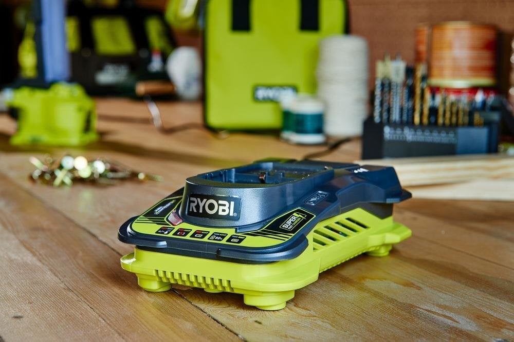 Ryobi ONE + akumuliatoriaus įkroviklis kaina ir informacija | Akumuliatoriai fotoaparatams | pigu.lt