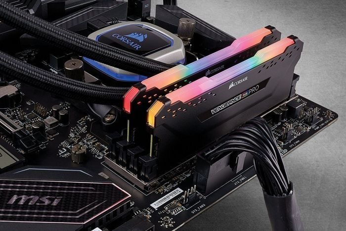 Corsair Vengeance RGB PRO DDR4, 2x8GB, 3600MHz, CL18 (CMW16GX4M2C3600C18) цена и информация | Operatyvioji atmintis (RAM) | pigu.lt