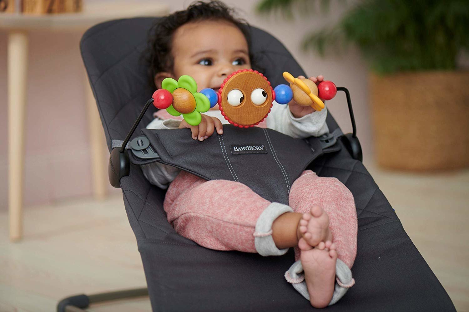 Gultukas su žaisliuku BabyBjörn Bliss, anthracite цена и информация | Gultukai ir sūpynės | pigu.lt