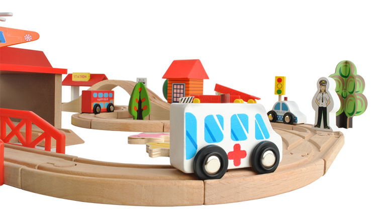 Didelė medinė traukinio ir automobilio lenktynių trasa kaina ir informacija | Žaislai berniukams | pigu.lt