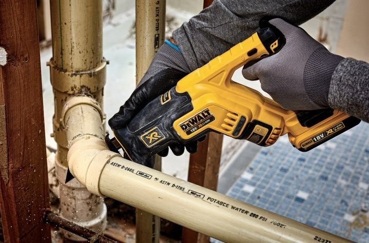 Dewalt tiesinis pjūklas 18V Li-lon 2x5,0Ah (DCS367P2) kaina ir informacija | Pjūklai, pjovimo staklės | pigu.lt