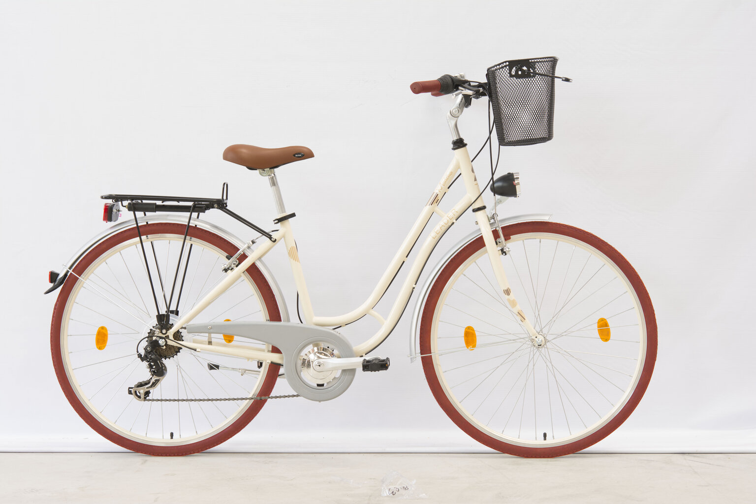 Moteriškas miesto dviratis Leader Madeira 28", šviesiai rudas kaina ir informacija | Dviračiai | pigu.lt
