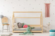 Lova-namelis Dalidda su apsauga, 80x200 cm, ąžuolo spalvos kaina ir informacija | Vaikiškos lovos | pigu.lt