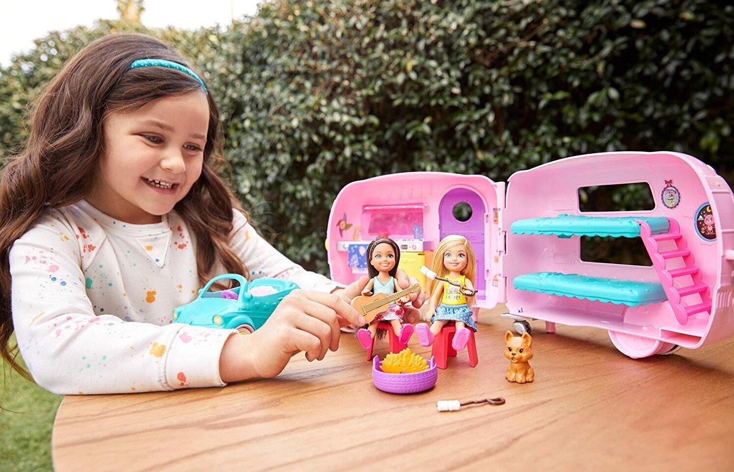Lėlė Čelsi su bičiuliais ir kemperiu Barbie, FXG90 kaina ir informacija | Žaislai mergaitėms | pigu.lt