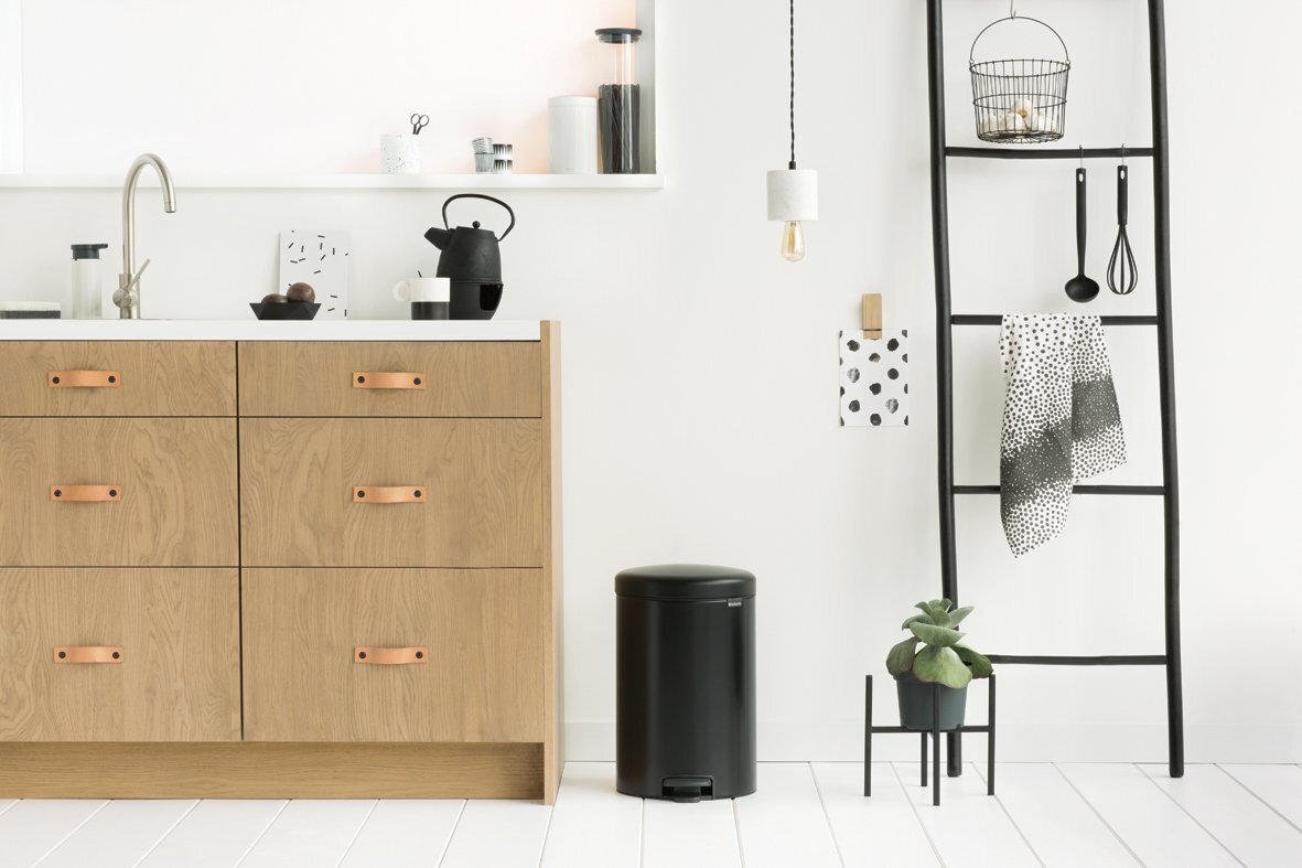 Brabantia šiukšliadėžė NewIcon, 20 l, juoda цена и информация | Šiukšliadėžės | pigu.lt