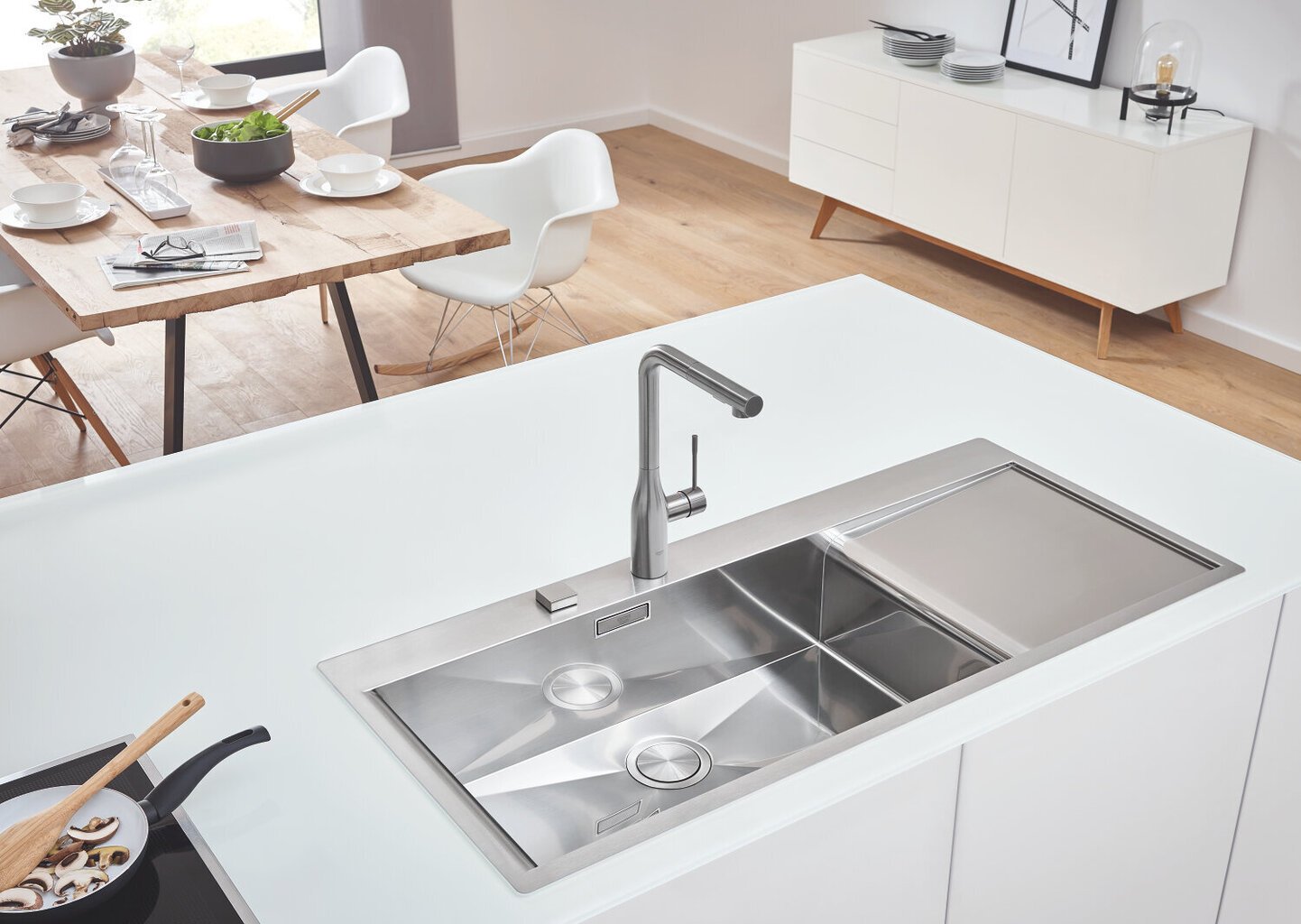 Grohe Essence virtuvės maišytuvas aukštu snapeliu, pilnu pasukimo diapazonu ir ištraukiamu dušeliu 30270DC0 kaina ir informacija | Virtuvės maišytuvai | pigu.lt