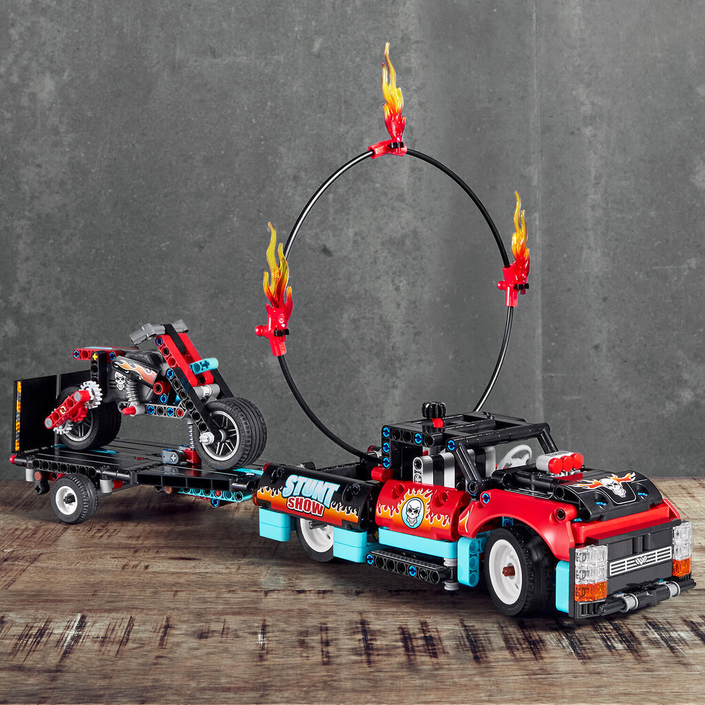 42106 LEGO® Technic Kaskadininkų pasirodymo sunkvežimis ir motociklas цена и информация | Konstruktoriai ir kaladėlės | pigu.lt