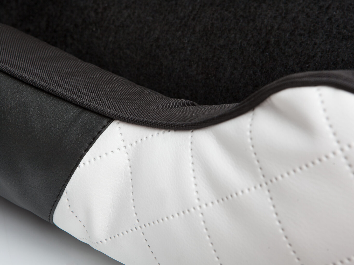 Guolis Cesar Exclusive R4, 114x84 cm, baltas/juodas kaina ir informacija | Guoliai, pagalvėlės | pigu.lt