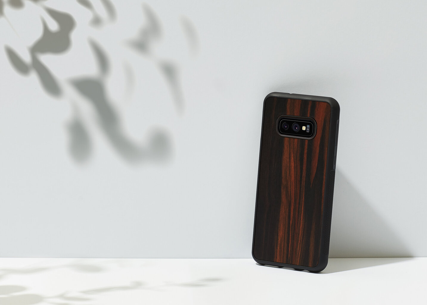 Man&Wood Nugarėlė skirta Samsung Galaxy S10 Lite, Ebony, ruda kaina ir informacija | Telefono dėklai | pigu.lt