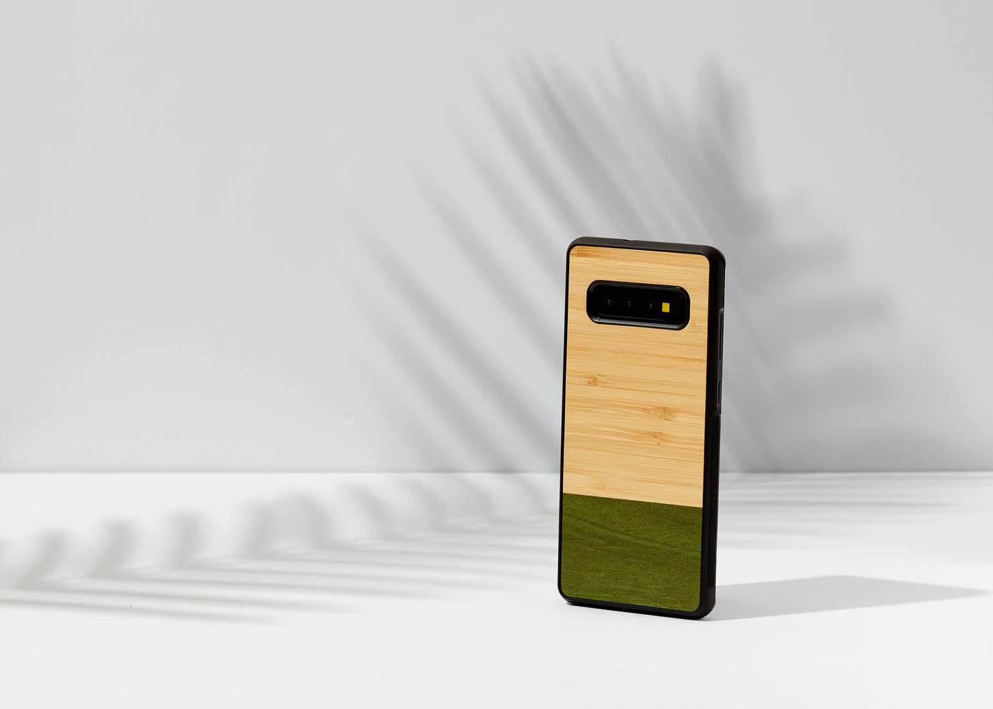 Man&Wood Nugarėlė skirta Samsung Galaxy S10 Plus, Bamboo forest, Juoda цена и информация | Telefono dėklai | pigu.lt