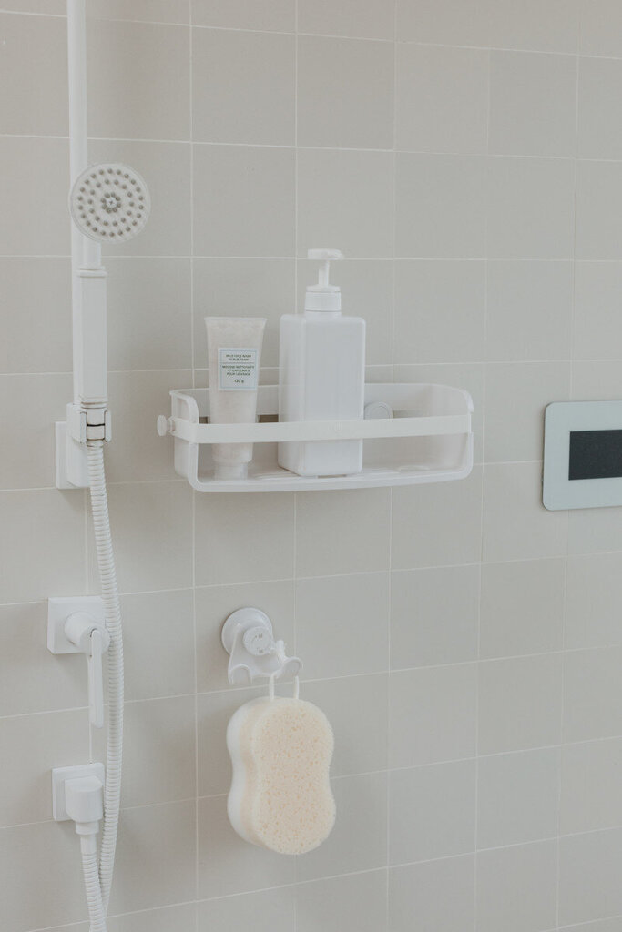 Umbra plastikinė sieninė vonios lentyna Flex, 33x11x9 cm kaina ir informacija | Vonios kambario aksesuarai | pigu.lt