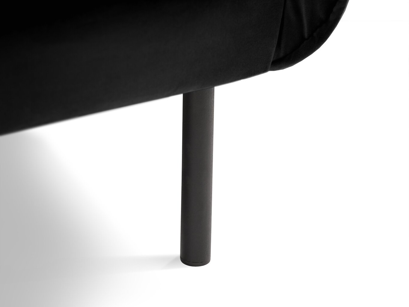 Sofa Cosmopolitan Design Vienna 4S, juodas aksomas kaina ir informacija | Sofos | pigu.lt