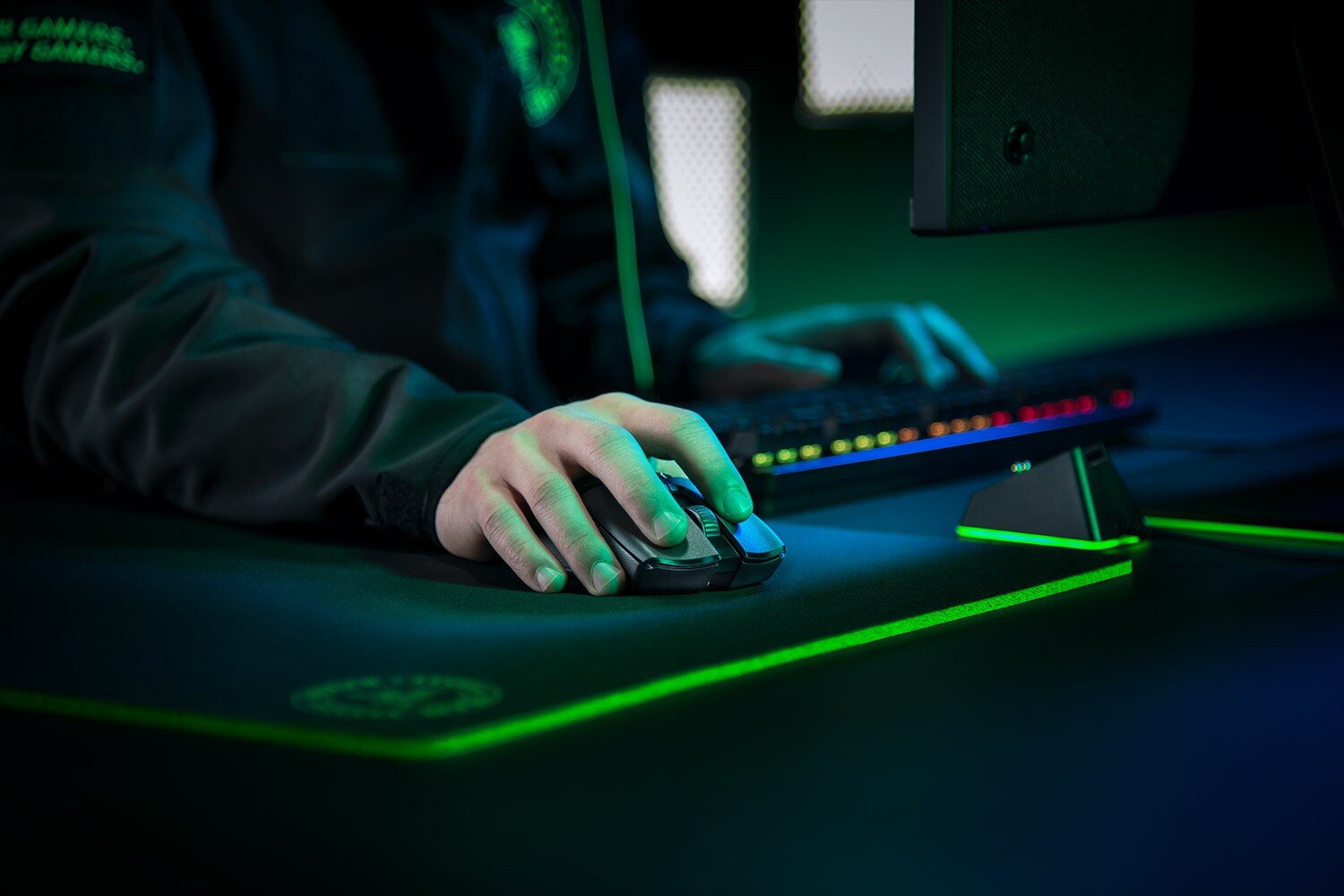 Razer Viper Ultimate, juodas kaina ir informacija | Pelės | pigu.lt