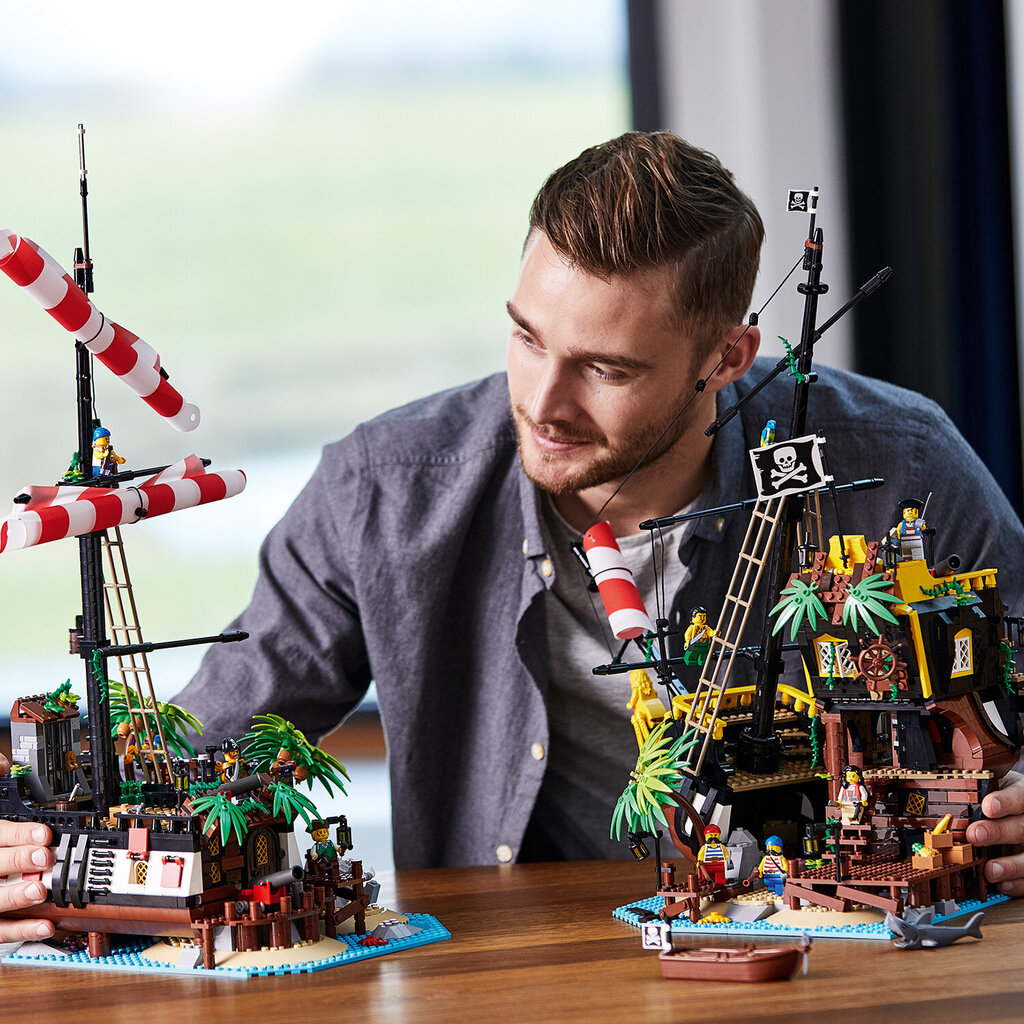 21322 LEGO® Ideas Barakudų įlankos piratai цена и информация | Konstruktoriai ir kaladėlės | pigu.lt