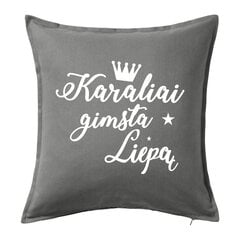 Dekoratyvinė pagalvėlė „Karaliai gimsta liepą“, pilka. kaina ir informacija | Originalios pagalvės, užvalkalai | pigu.lt