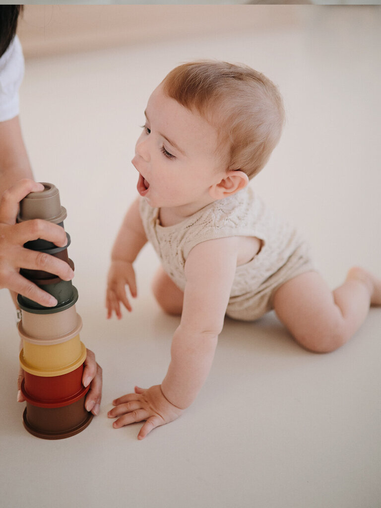 puodelių bokštas Mushie Retro цена и информация | Žaislai kūdikiams | pigu.lt
