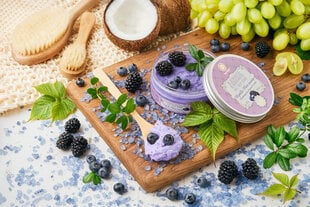 Druskos šveitiklis kūnui BLUEBERRIES-BLACKBERRIES Saules Fabrika 300 g kaina ir informacija | Kūno šveitikliai | pigu.lt