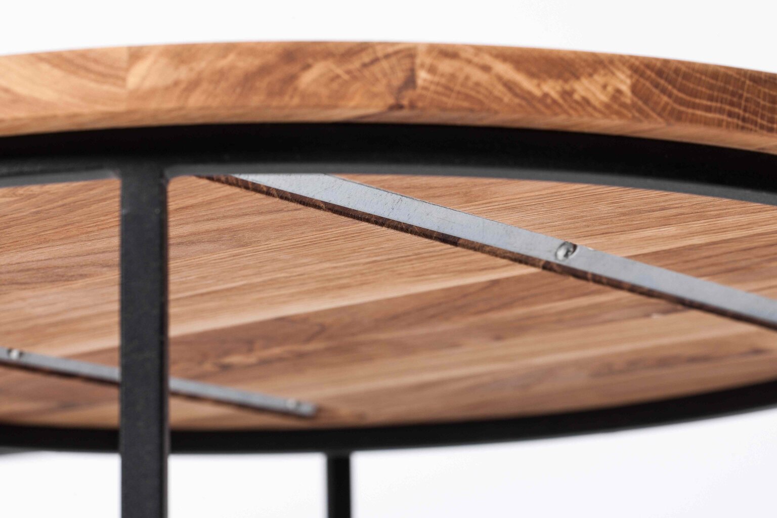 Dviejų kavos staliukų komplektas "Eclipse", natūralaus ąžuolo stalviršiai, elegantiški metaliniai rėmai kaina ir informacija | Kavos staliukai | pigu.lt