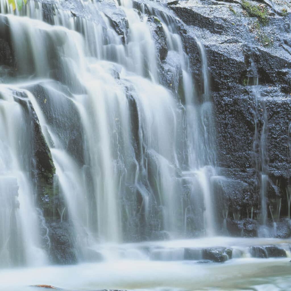 Fototapetas Komar Foto Pura Kaunui Falls, 368x254 cm цена и информация | Fototapetai | pigu.lt