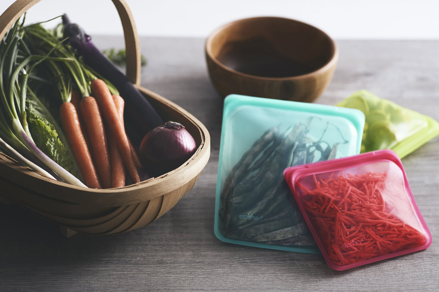Daugkartinio naudojimo silikoninis stasher sumuštinių maišelis - Avietė цена и информация | Maisto saugojimo  indai | pigu.lt