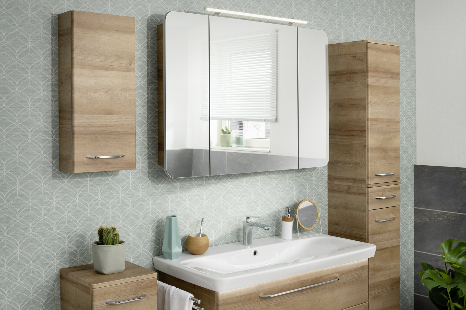 Spintelė su veidrodžiu ir LED apšvietimu Fackelmann Milano 3T, ruda kaina ir informacija | Vonios spintelės | pigu.lt