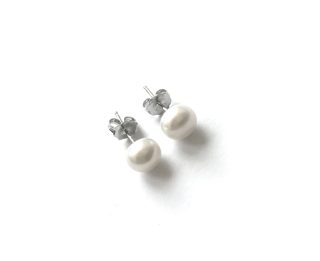 Sidabriniai auskarai su baltais perlais цена и информация | Auskarai | pigu.lt
