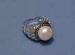 Sidabrinis žiedas su baltais perlais kaina ir informacija | Žiedai | pigu.lt