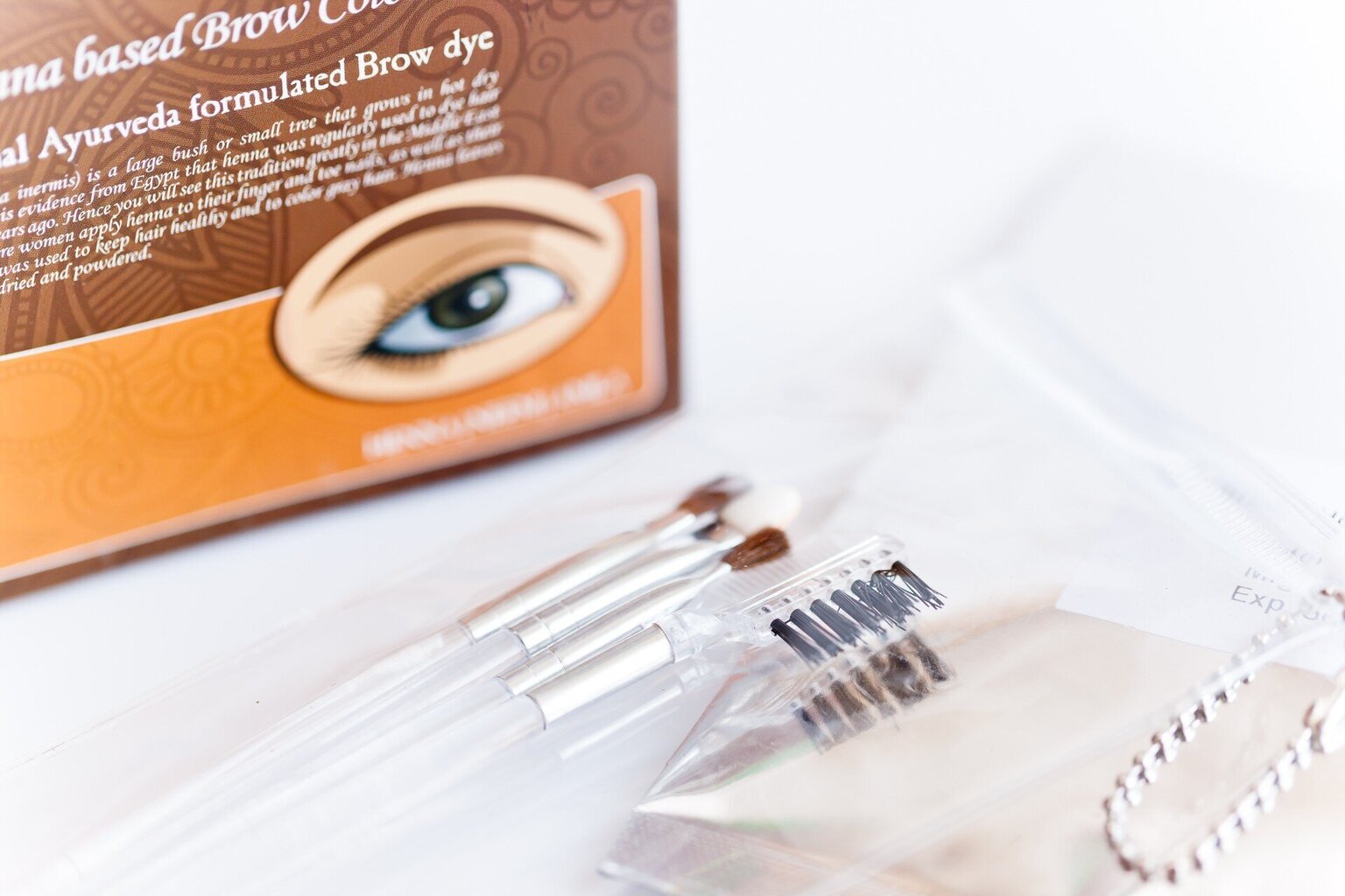 Henna antakių dažai Indian Henna Brow, ruda, 50 g kaina ir informacija | Antakių dažai, pieštukai | pigu.lt