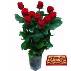 Raudonos rožės 11 vnt. + saldainiai цена и информация | Живые цветы  | pigu.lt