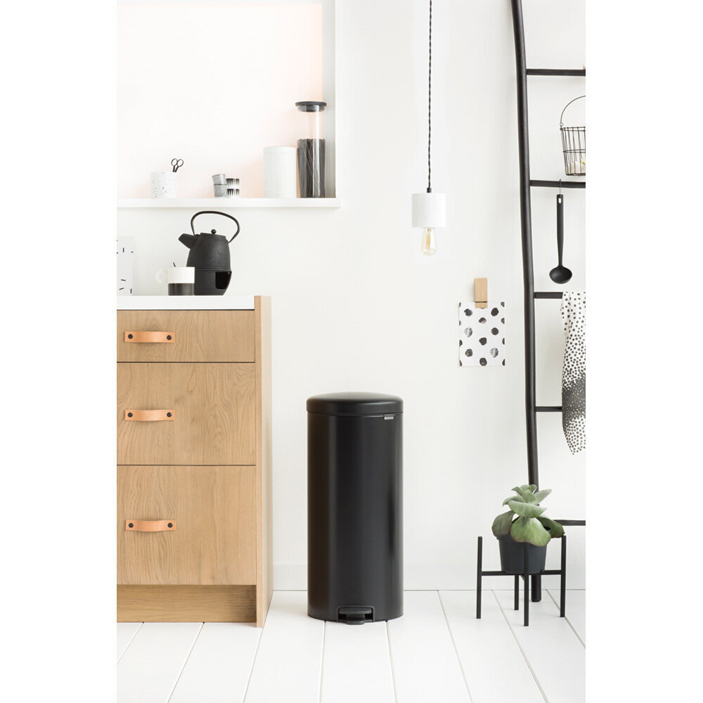 Brabantia šiukšliadėžė NewIcon, 30 l, juoda цена и информация | Šiukšliadėžės | pigu.lt