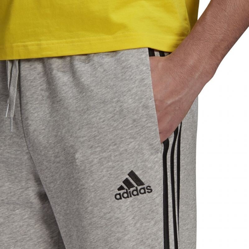 Sportinės kelnės vyrams Adidas Essentials Tapered Cuff 3 Stripes M GK8889, pilkos цена и информация | Sportinė apranga vyrams | pigu.lt