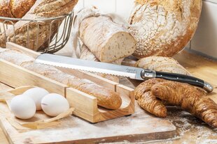 Duonos peilis prancūziškam batonui su pjaustymo lentele Laguiole by Style De Vie, juodas kaina ir informacija | Peiliai ir jų priedai | pigu.lt