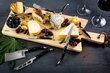 Sūrio peilių rinkinys su ąžuoline lentele Laguiole Style De Vie kaina ir informacija | Peiliai ir jų priedai | pigu.lt