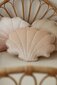 Aksominė pagalvė Seashell formos, smėlio spalvos kaina ir informacija | Dekoratyvinės pagalvėlės ir užvalkalai | pigu.lt