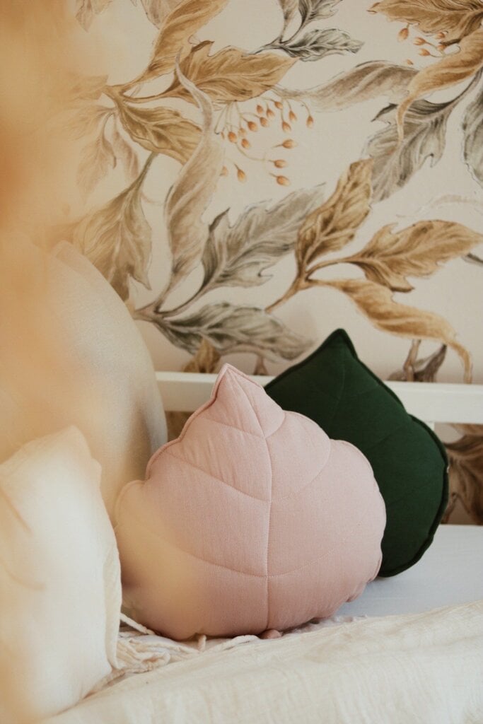 Lininė rožinė lapų pagalvė kaina ir informacija | Dekoratyvinės pagalvėlės ir užvalkalai | pigu.lt