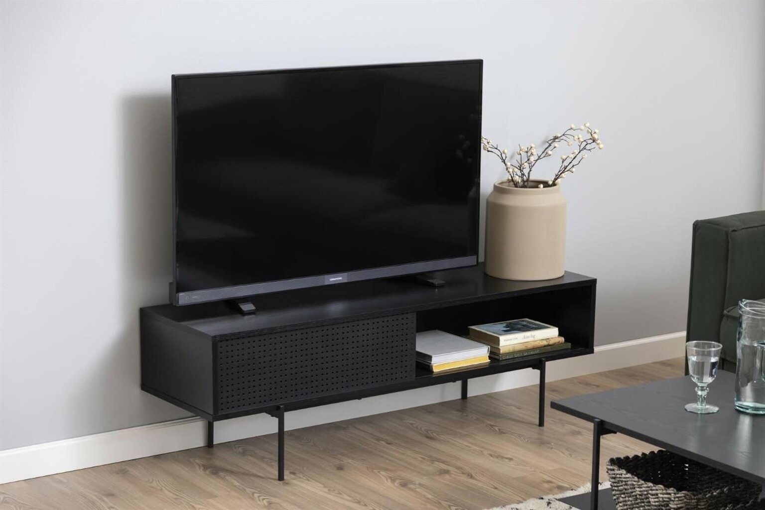 TV staliukas ANGUS 140x40xH44cm, juodas kaina ir informacija | TV staliukai | pigu.lt