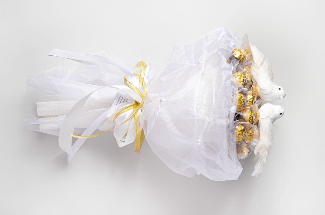 Puokštė iš saldainių Vestuvių magija Skanios gėlės, 480 g цена и информация | Saldumynai | pigu.lt