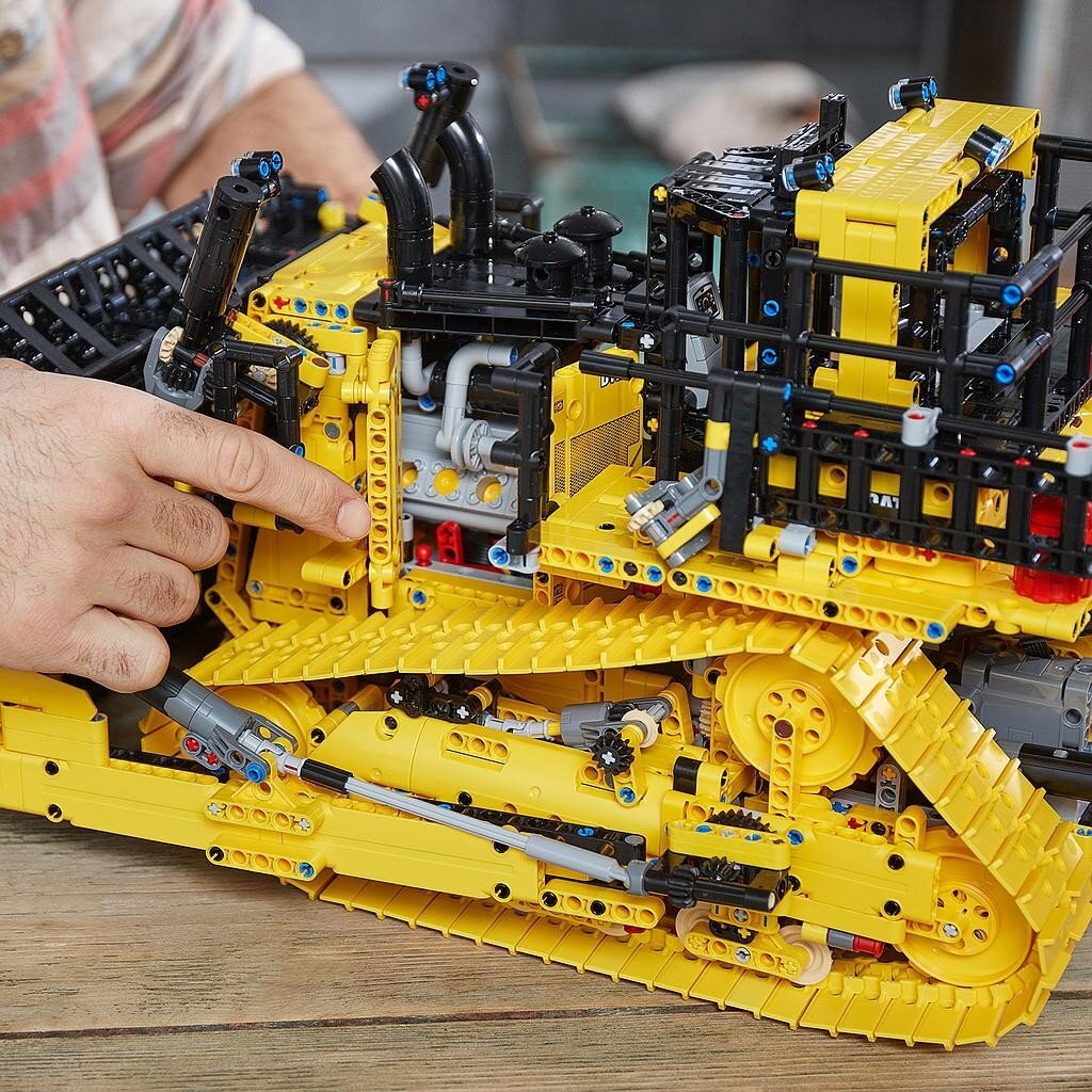 42131 LEGO® Technic Programėle valdomas Cat D11 buldozeris kaina ir informacija | Konstruktoriai ir kaladėlės | pigu.lt