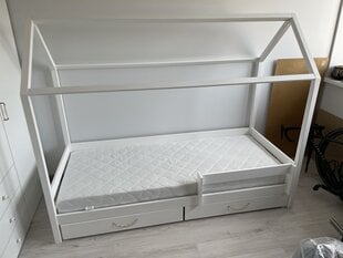 Vaikiška lova namelis SofiHouse R28, 120x60 cm, balta 2 stalčiai kaina ir informacija | Kūdikių lovytės | pigu.lt