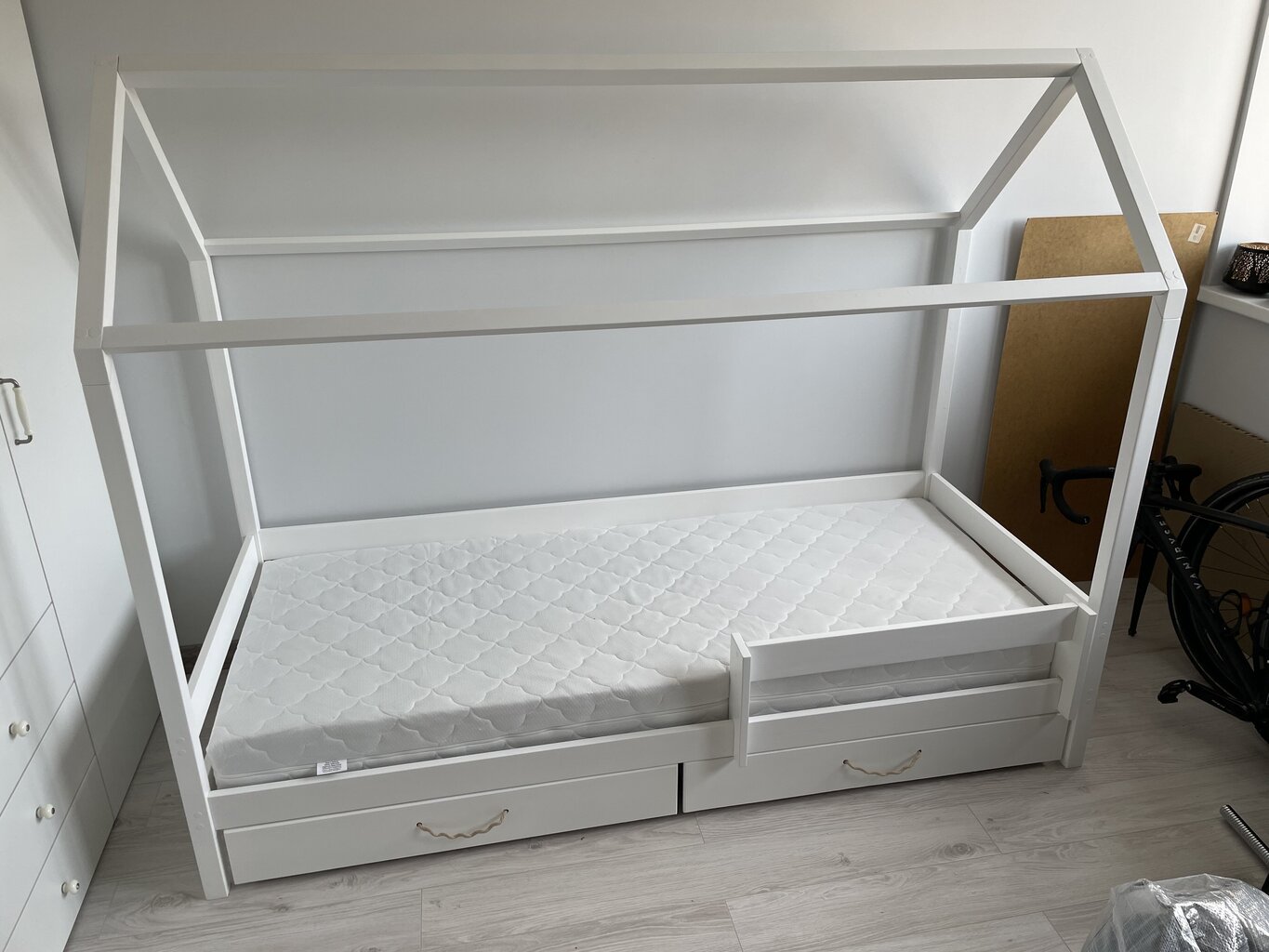 Vaikiška lova namelis SofiHouse R28, 180x80 cm, balta 2 stalčiai цена и информация | Vaikiškos lovos | pigu.lt