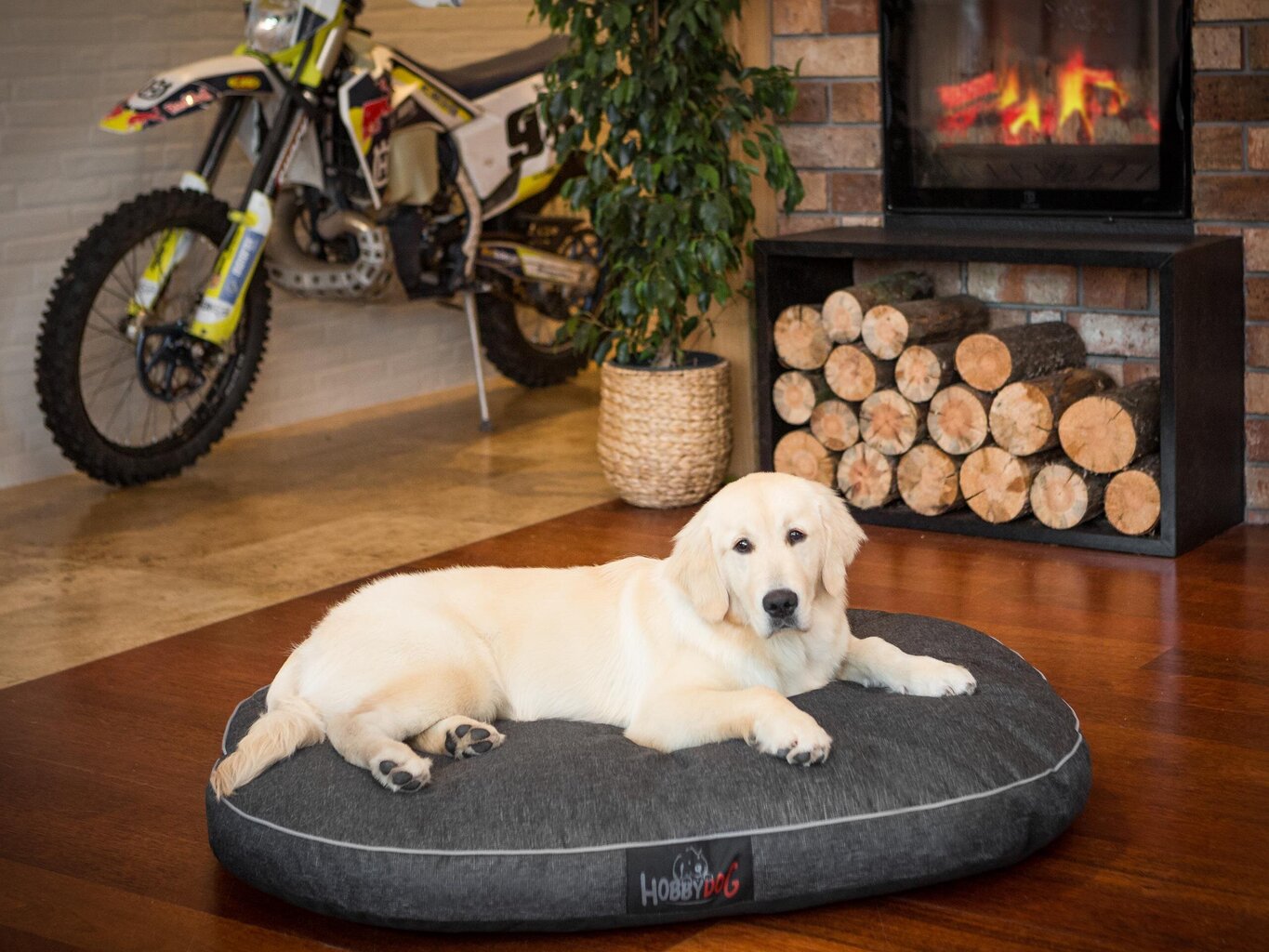 Hobbydog čiužinys Oval Black Ekolen XXL, 130x100 cm kaina ir informacija | Guoliai, pagalvėlės | pigu.lt