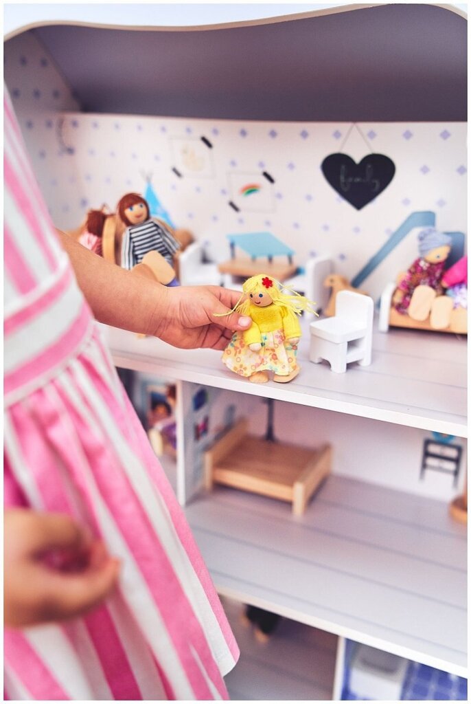 Medinis lėlių namelis su terasa kaina ir informacija | Žaislai mergaitėms | pigu.lt