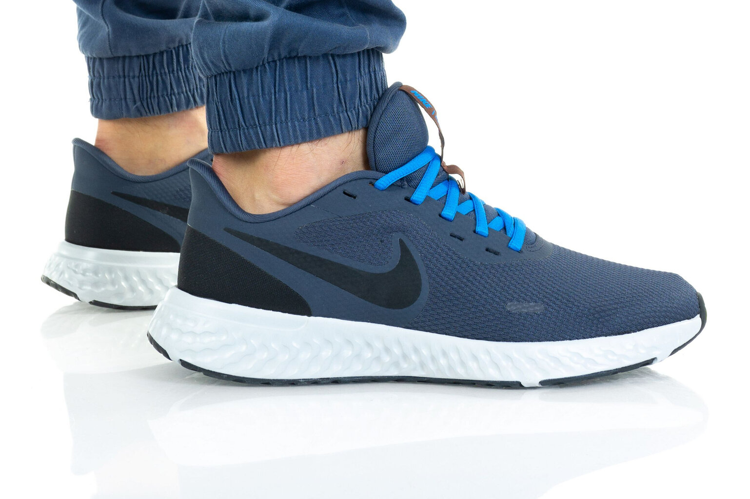 Sportiniai batai vyrams Nike Revolution 5 BQ3204-404 kaina ir informacija | Kedai vyrams | pigu.lt