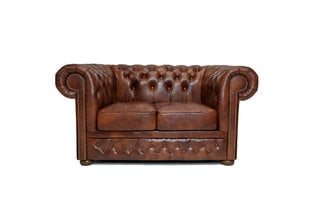 Chesterfield First Class odinė sofa | 2-vietų | Drumzlinai ruda| 12 metų garantija kaina ir informacija | Sofos | pigu.lt